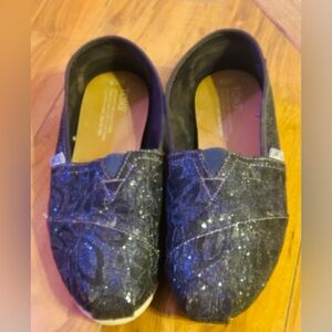 Alpargata Classic with a black metallic sequins. Size 7.5. Like New.